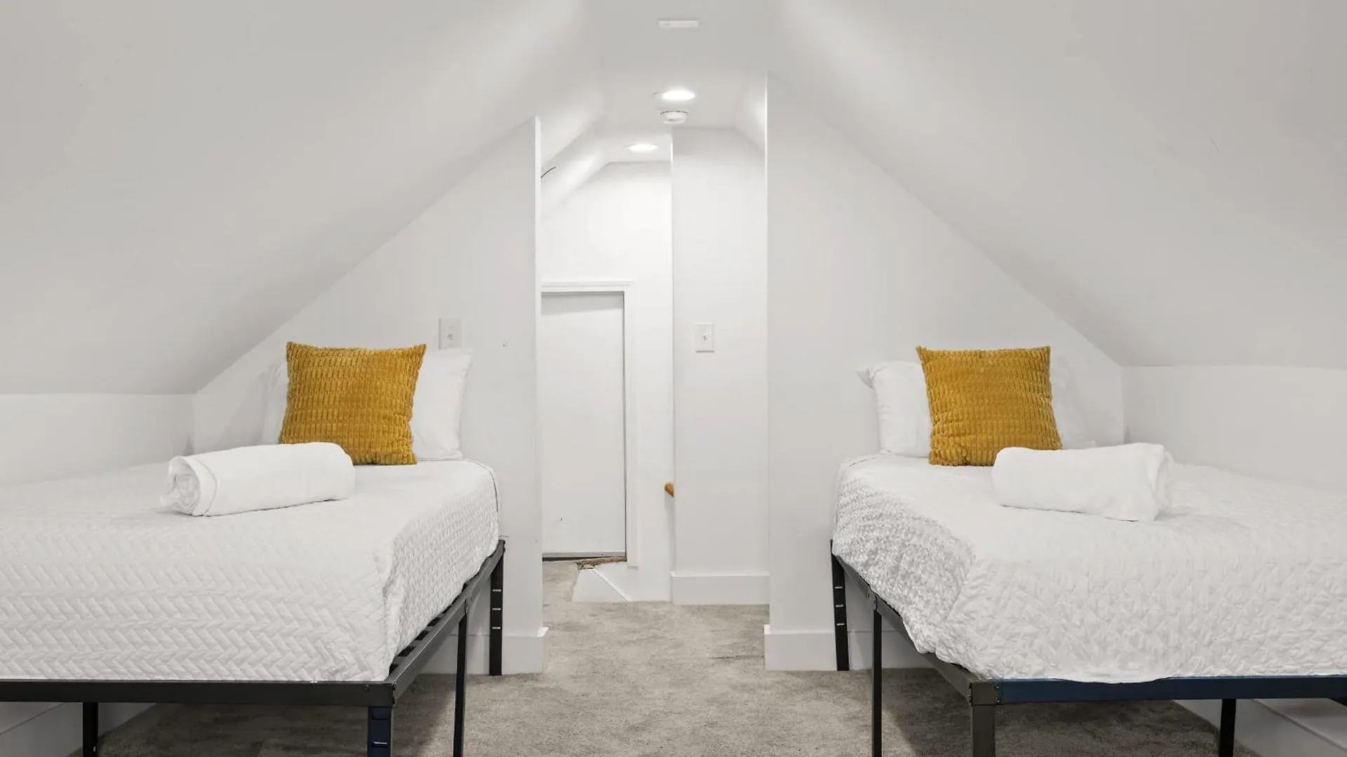 Hébergement de vacances Cozy 2-Floor Home 5Br 3Ba 2 Kitchens Backyard Louisville-Jefferson County États-Unis