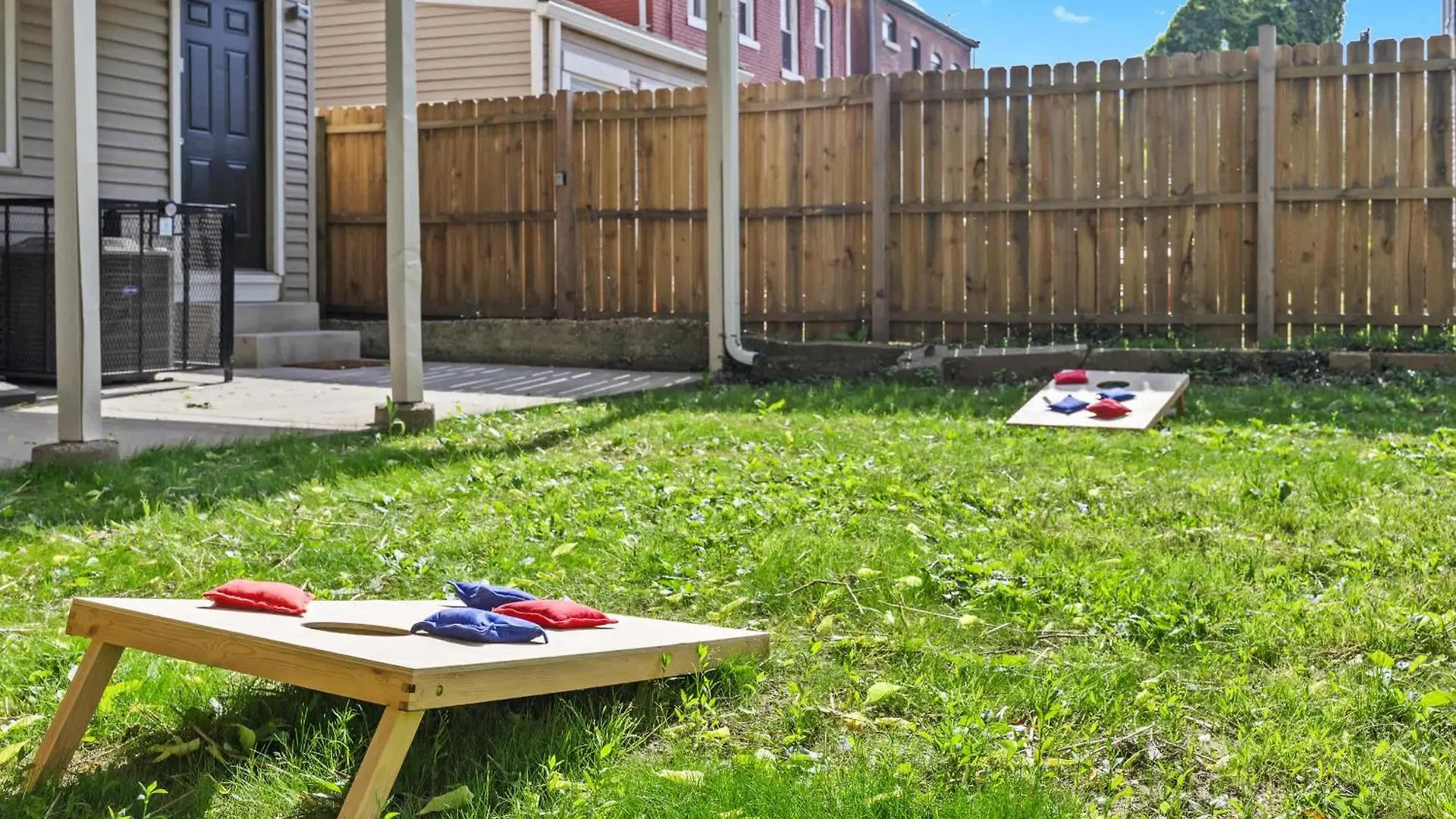 Cozy 2-Floor Home 5Br 3Ba 2 Kitchens Backyard Louisville